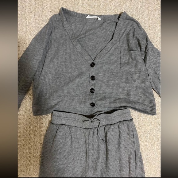 Matching lounge wear - Picture 2 of 3